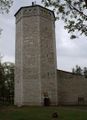 Kalkstein-Bergfried der ehem. Ordensburg in Paide, Litauen