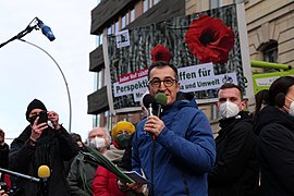 Cem Özdemir at Wir haben es satt protest Berlin at BMEL 2022-01-22 15.jpg