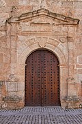 Horcajo de Santiago, Iglesia de la Inmaculada Concepción, puerta fachada noroeste.jpg