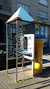 Cabina nova e caixa de Correos en Cangas.jpg