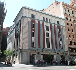 N.º 37, antiguo cine Avenida edificio construido entre/built between 1927–1928. Desde 2009 sede de la cadena multinacional Category:H&M / Since 2009 it hosts the multinational H&M stores