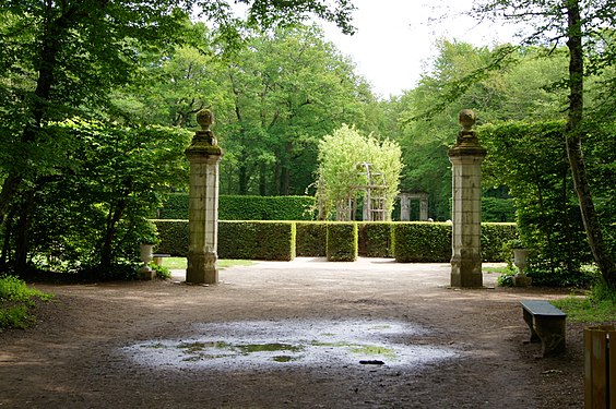 Hedge rotunda at Chenonceau castle