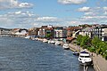 English: Riverside promenade on the western arm of Glomma Norsk bokmål: Bryggepromenaden ved Vesterelva