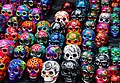 Calaveras en céramique, au tianguis de Tonalá