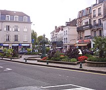 Square in Fontainebleau Town Centre.JPG