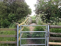 Bridge over the Grand Union Canal - geograph.org.uk - 4997346.jpg