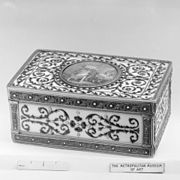 Snuffbox MET 39614.jpg