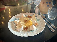 Assortiment de fromages, Gabie restaurant, Montpellier, France.jpg