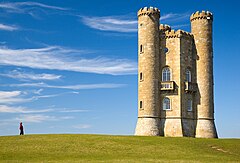 Pierwsze miejsce: Broadway Tower, budynek typu "folly", w Cotswolds, w Anglii Newton2 (CC-BY-2.5)