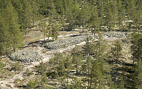 Sammallahdenmäki Bronze age burial site Huilu Long ruin.jpg