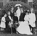 Thumbnail for File:Theodore Roosevelt and family, 1903.jpg