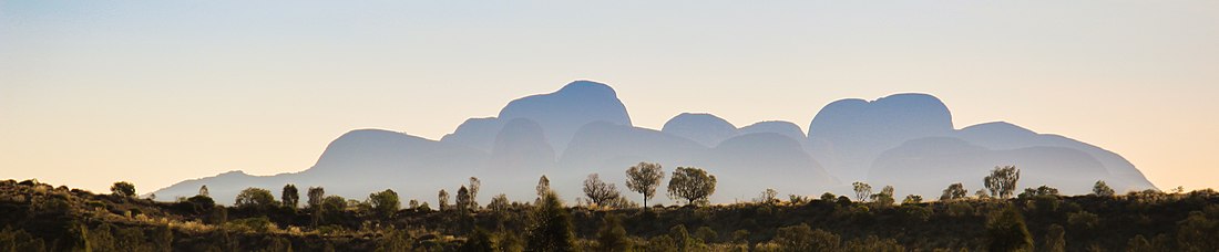 Panoramic view of Kata-Tjuta by Sharyn.carr (CC-BY-SA-4.0)