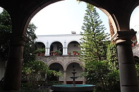 Claustro del ex-convento.jpg