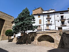 Plaça de los Olmos amb el portal 2.jpg