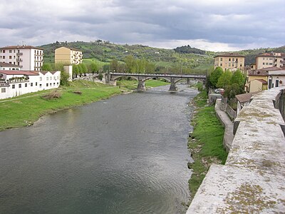 flussabwärts.