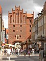 Polski: Wysoka Brama widziana od strony miasta Deutsch: Das hohe Tor von der Altstadt aus gesehen English: City gate - view from the old city Русский: Высокие ворота, вид от Старого города