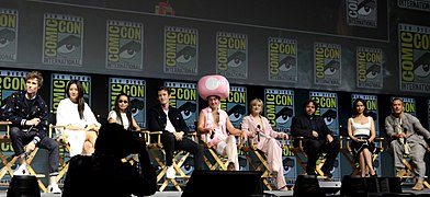 Eddie Redmayne, Claudia Kim, Zoë Kravitz, Callum Turner, Ezra Miller, Alison Sudol, Dan Fogler, Katherine Waterston & Jude Law (43001995914) (cropped).jpg