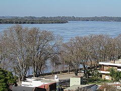 Avenida Costanera y río Uruguay en Colón.jpg