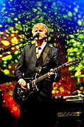 Neil Finn 231 (4966616192).jpg