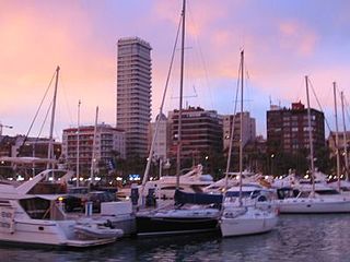 Català: la marina d'Alacant Français : Le port de plaisance d'Alicante English: a marina in Alicante