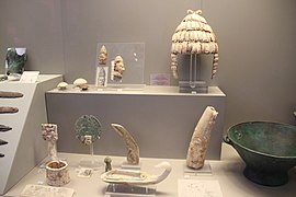 Boar's Tusk Helmet from the Acropolis of Mycenae (27844830403).jpg