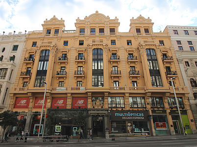 N.º 15, edificio construido en/built in 1921