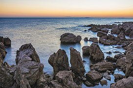 Rocks at dusk - Lazaret 01.jpg