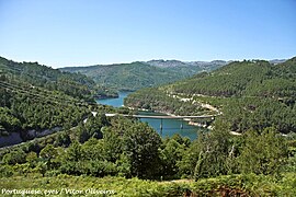 Albufeira da Barragem de Salamonde - Portugal (5553683780).jpg