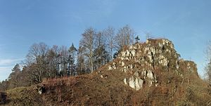 Burgstall Spies - Ansicht der Burgfelsen aus südöstlicher Richtung (Dezember 2012)