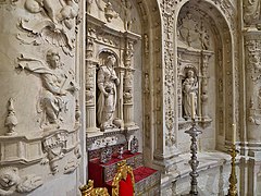 Catedral de Sevilla. Presbiterio de la Capilla Real.jpg