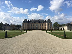 Château de La Motte-Tilly et son jardin.jpg