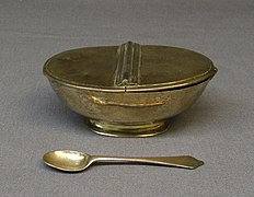 Incense boat and spoon MET SF68 141 260ab.jpg