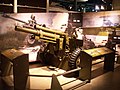 English: 105mm Howitzer Deutsch: 105mm Haubitze