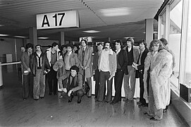 Aankomst spelers Strasbourg op Schiphol, tegenstander van Ajax in het Europa Cup, Bestanddeelnr 930-7276.jpg