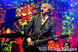 Neil Finn 245 (4965949671).jpg