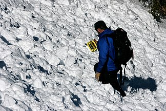 Using an avalanche transceiver