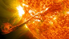 Na biyu On August 31, 2012 a long filament of solar material that had been hovering in the Sun's atmosphere, the Corona, erupted out into space at 4:36 p.m. EDT. NASA Goddard Space Flight Center (Flickr)