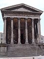 Maison Carrée, vue de face