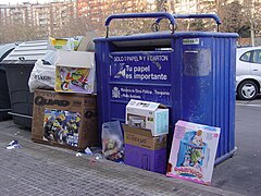 Recycling in Cerdanyola del Vallès 2004.JPG