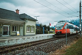 Einfahrt Zug Haltestelle Bad Mitterndorf-Heilbrunn.jpg