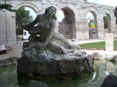 Skulpturenbrunnen-vor dem römischen Theater-Zu Zeiten des römischen Kaisers Augustus errichtet.