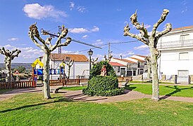 Parque con virgen en Ledrada.jpg