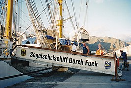 Segelschulschiff Gorch Fock im Hafen von Santa Cruz auf Teneriffa im Januar 2014.jpg