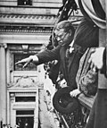 Thumbnail for File:1914 - Theodore Roosevelt on balcony of Hotel Allen.jpg
