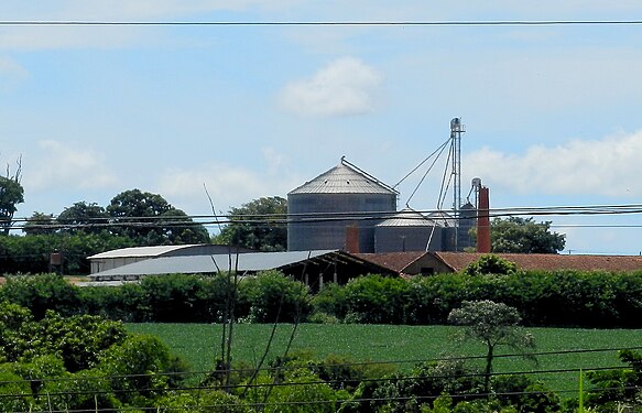 3 silos structure seen from a distance