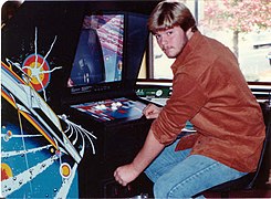 Scott safran asteroids playing for world record 1982c.jpg