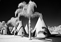 "Wigwam_Motel,_Rialto,_CA_04462u.jpg" by User:Christoph Braun