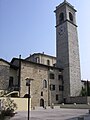 piazza degli alpini con torre