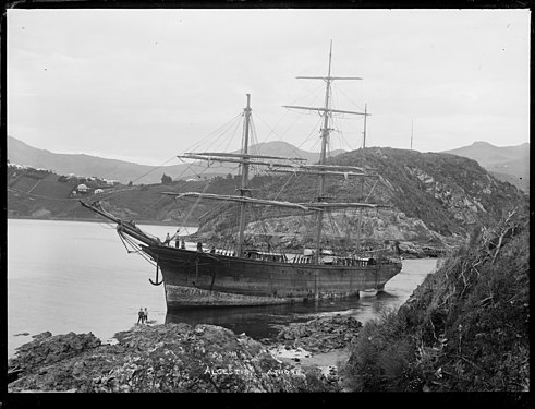 "Sailing_ship_Alcestis_run_aground,_probably_in_Otago_Harbour,_1880s_(3056547475).jpg" by User:Fæ