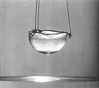 Liquid helium Rollin film.jpg